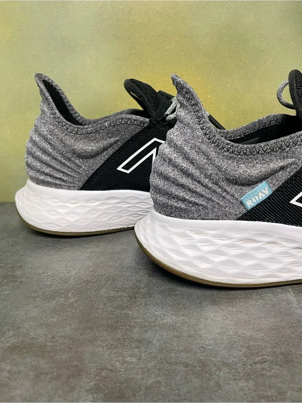 New Balance Women's Fresh Foam Roav T-Shirt Black/Gray Sneakers Size 9.5B